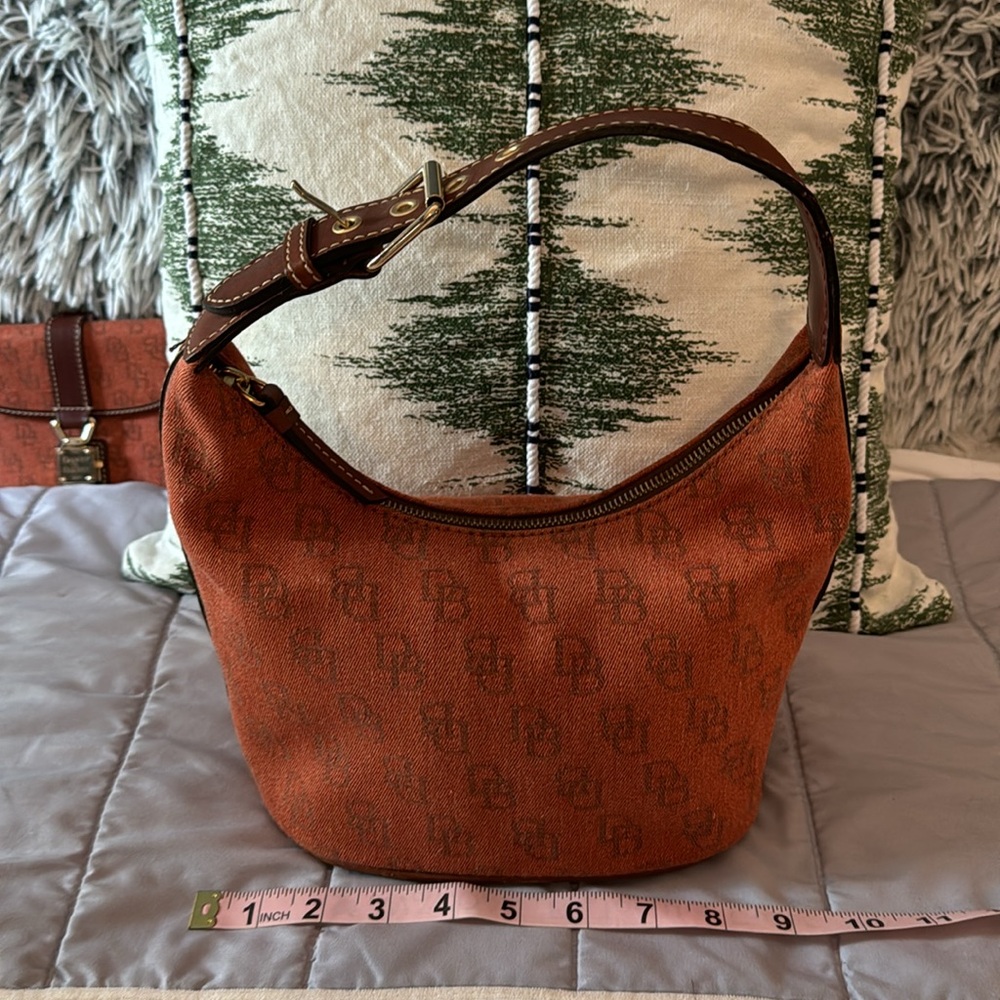 CLASSIC DOONEY & BOURKE Monogram Hobo Bag Excellent Condition! - Picture 2 of 9